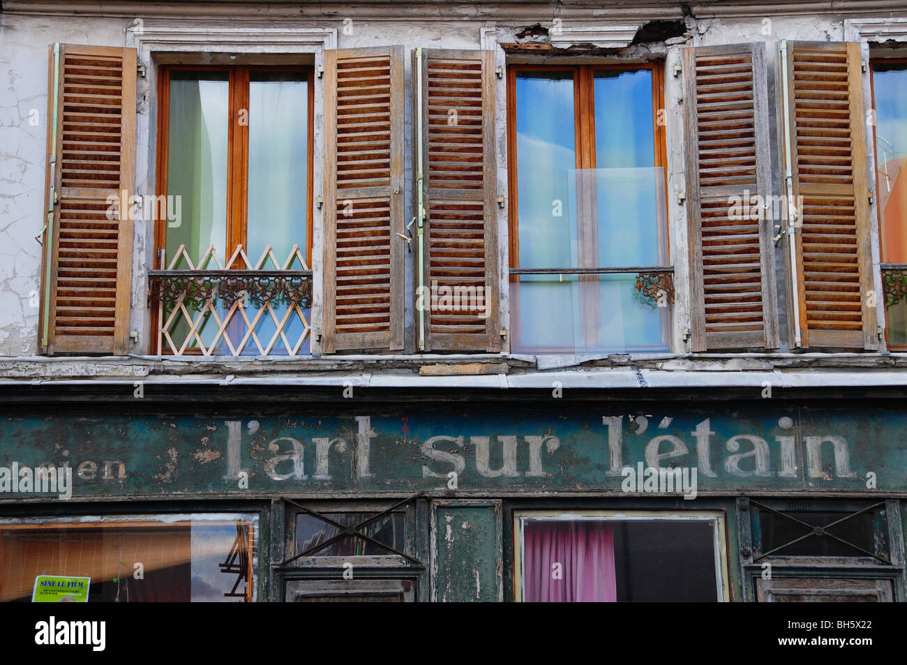Facciata di un edificio Parigi Francia Foto Stock