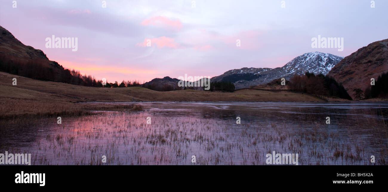 Blea Tarn, Lake District, Cumbria, Inghilterra, Regno Unito. Foto Stock