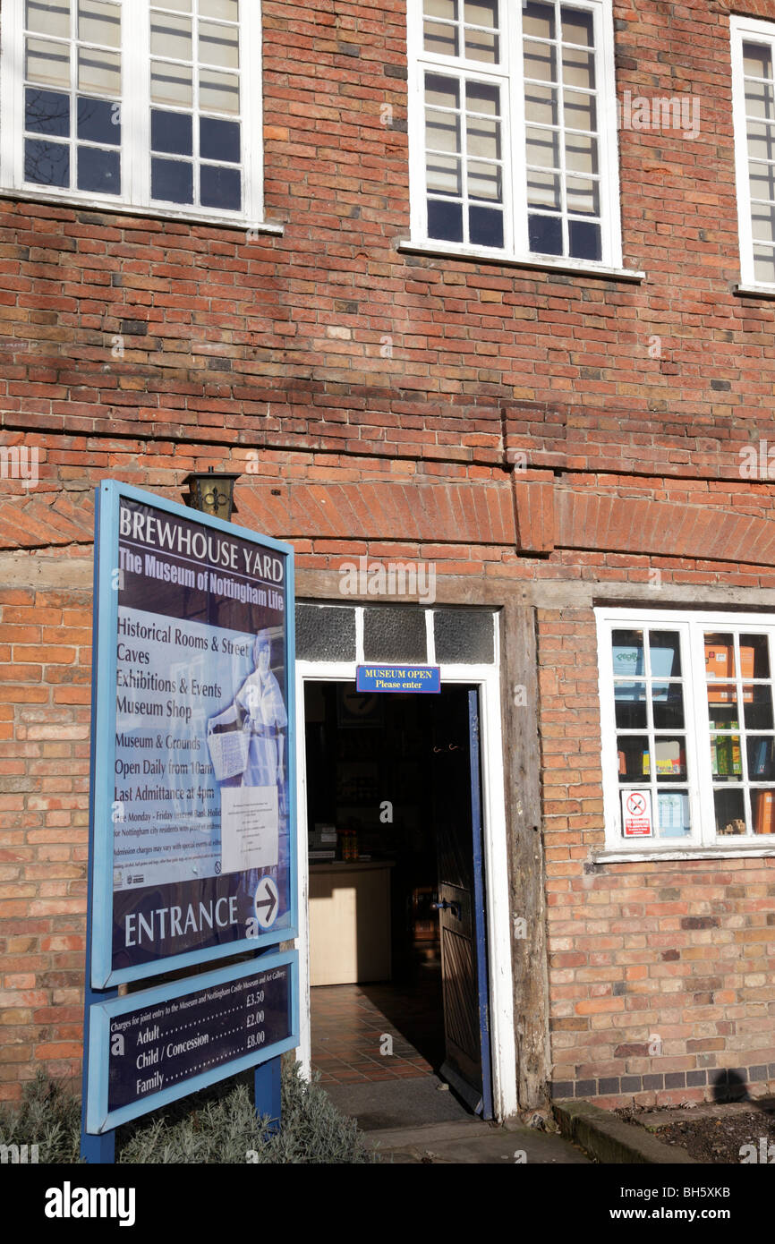 Ingresso al sale storiche e grotte di strada parte del museo di nottingham vita in tini di filtrazione cantiere Nottingham Regno Unito Foto Stock
