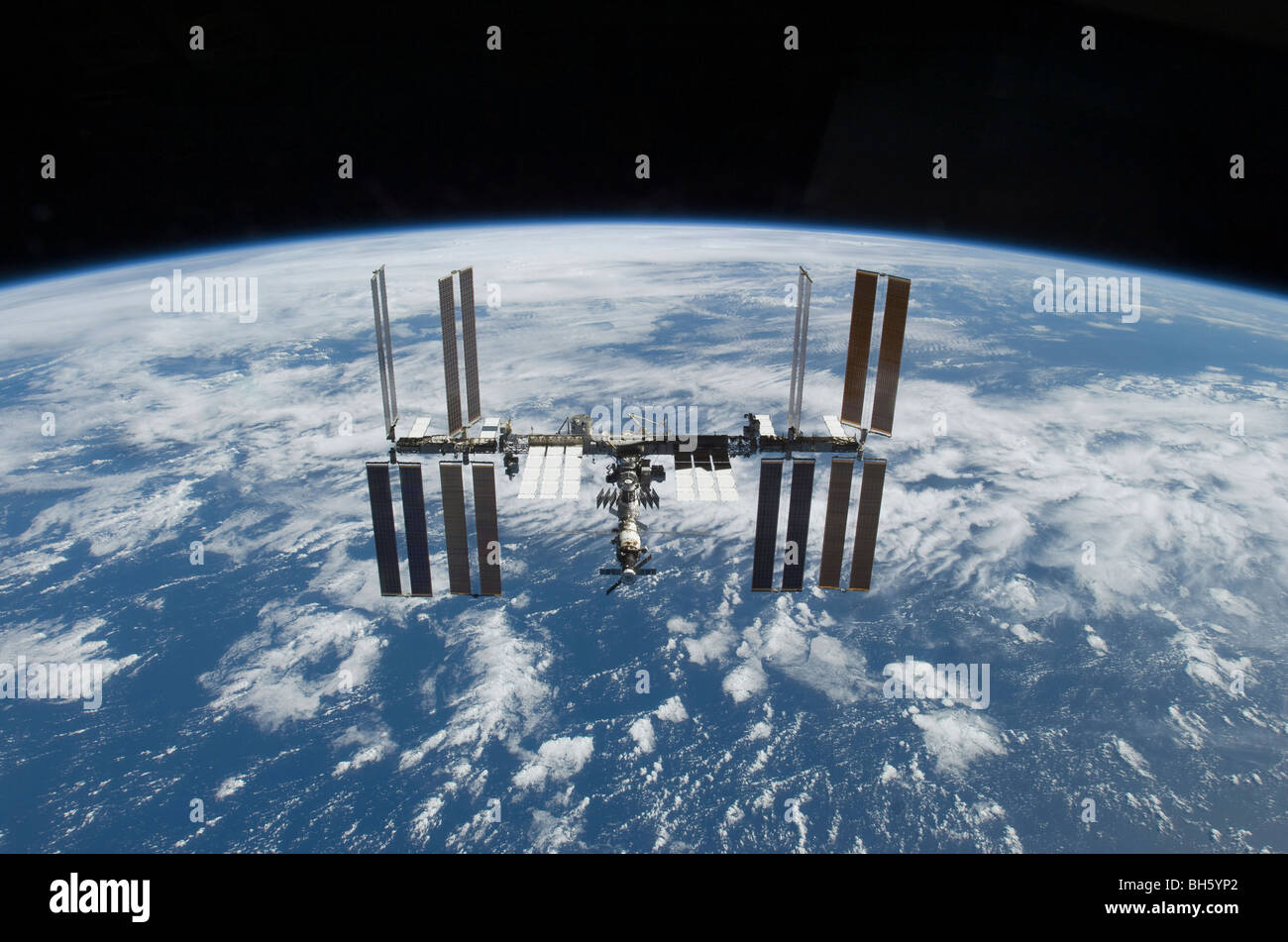 Novembre 25, 2009 - La Stazione Spaziale Internazionale in orbita sopra la terra. Foto Stock
