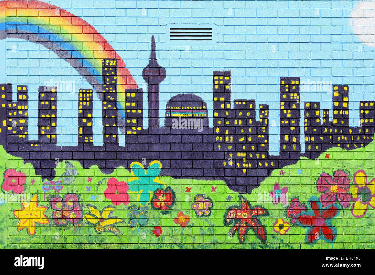 Arte Urbana: Toronto skyline dipinta sulla parete Foto Stock