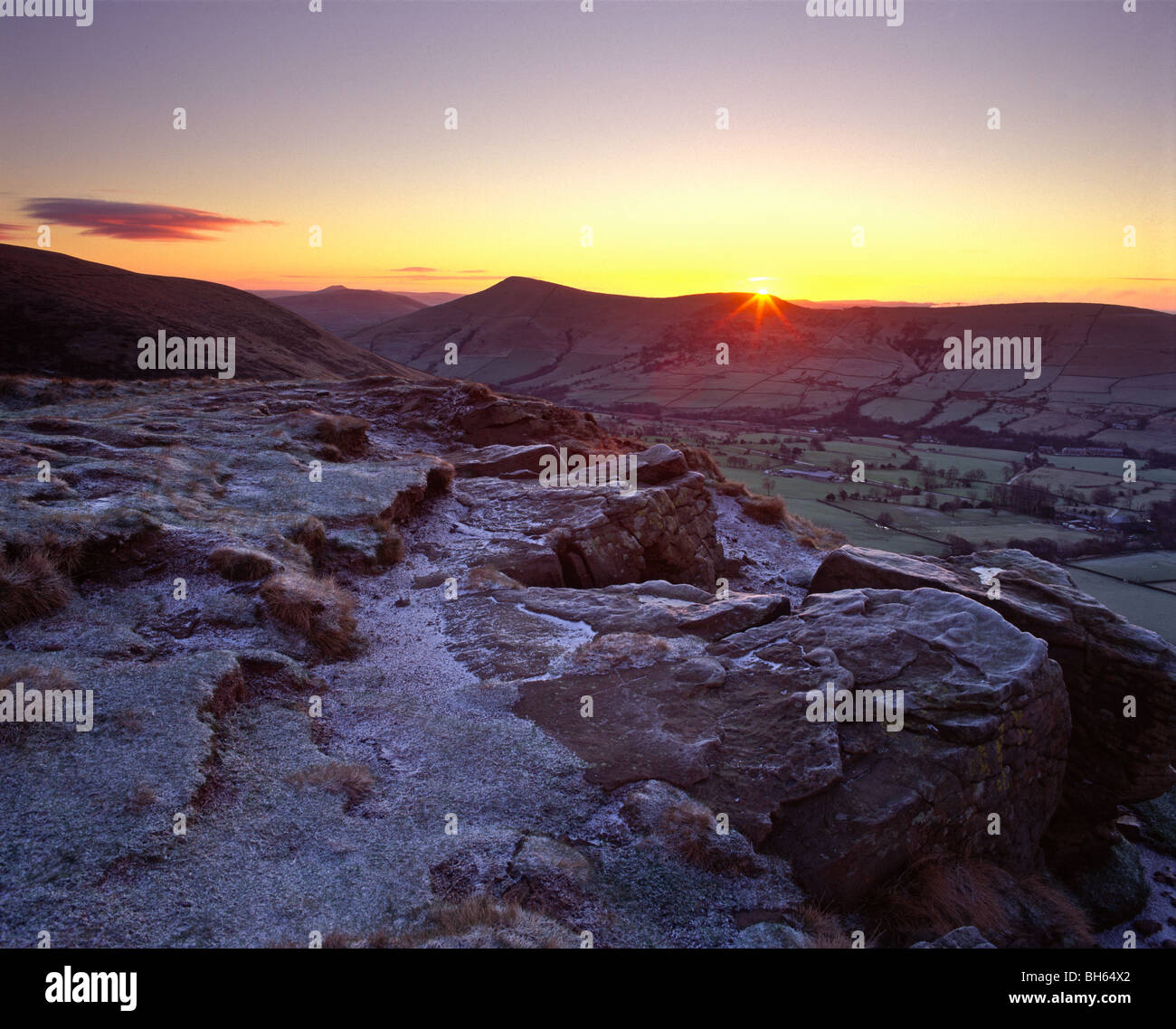 Sunrise in Edale dal Nab su Kinder Scout, Parco Nazionale di Peak District, Derbyshire Foto Stock