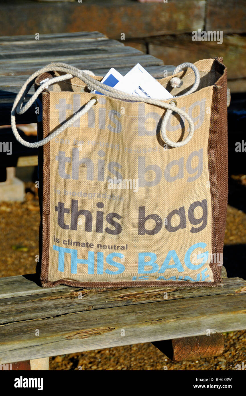 Riutilizzabili sacchetto di cotone con questa borsa è il clima neutrale stampato sulla parte anteriore Foto Stock