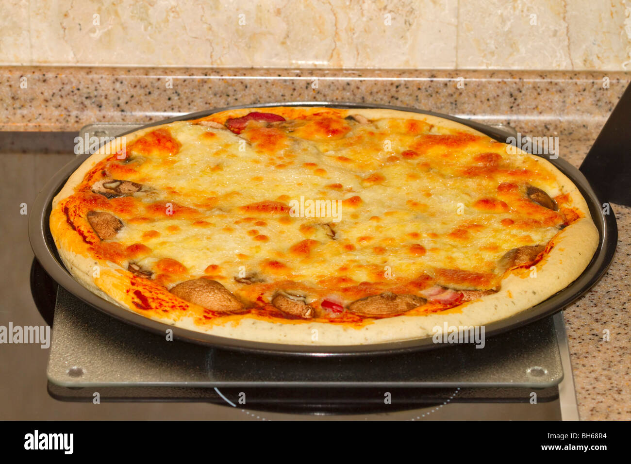 Pizza fatta in casa Foto Stock