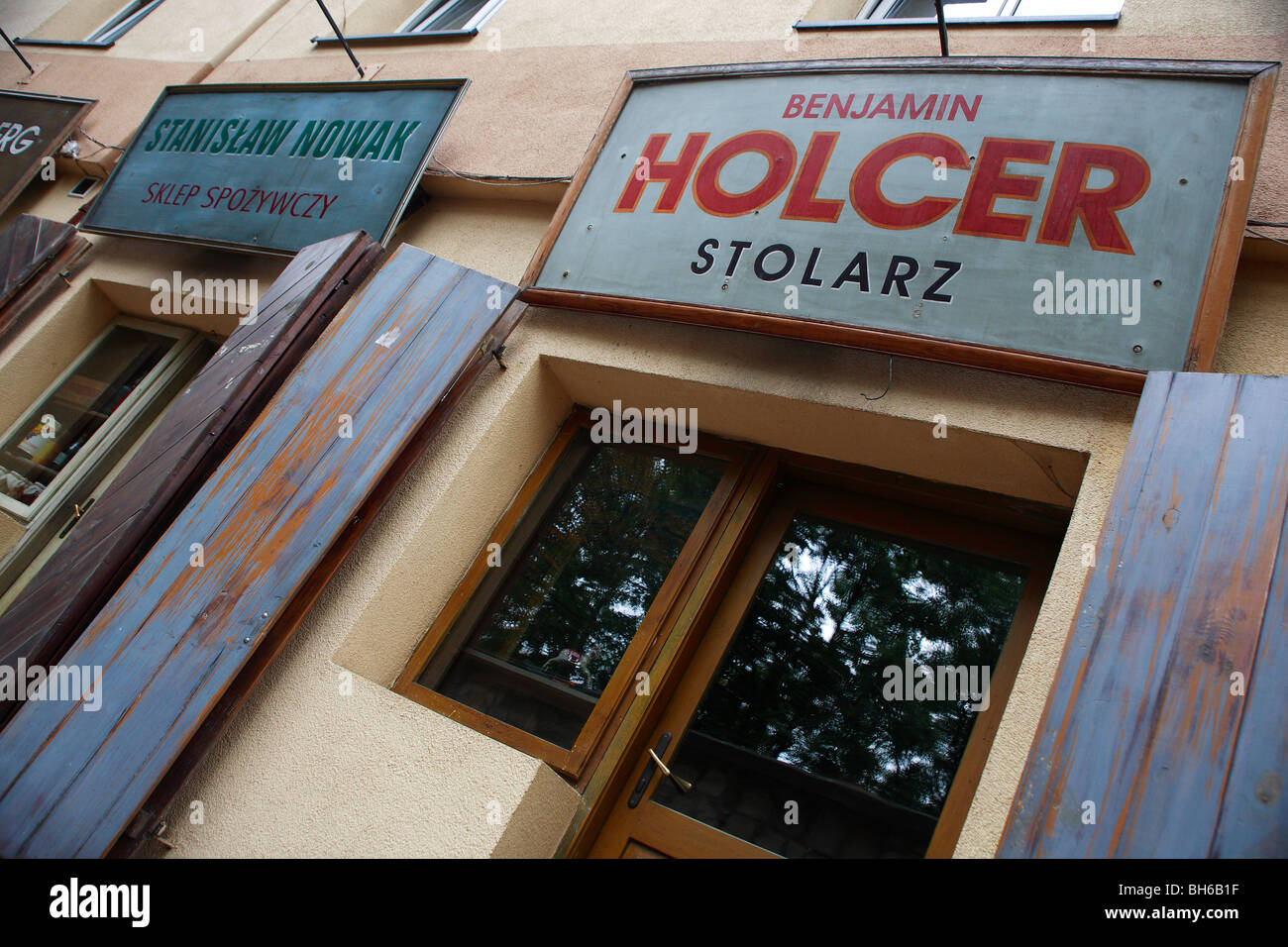 Shop fronti precedentemente di proprietà di ebrei in Kazimierz (quartiere ebraico) distretto di Cracovia in Polonia Foto Stock