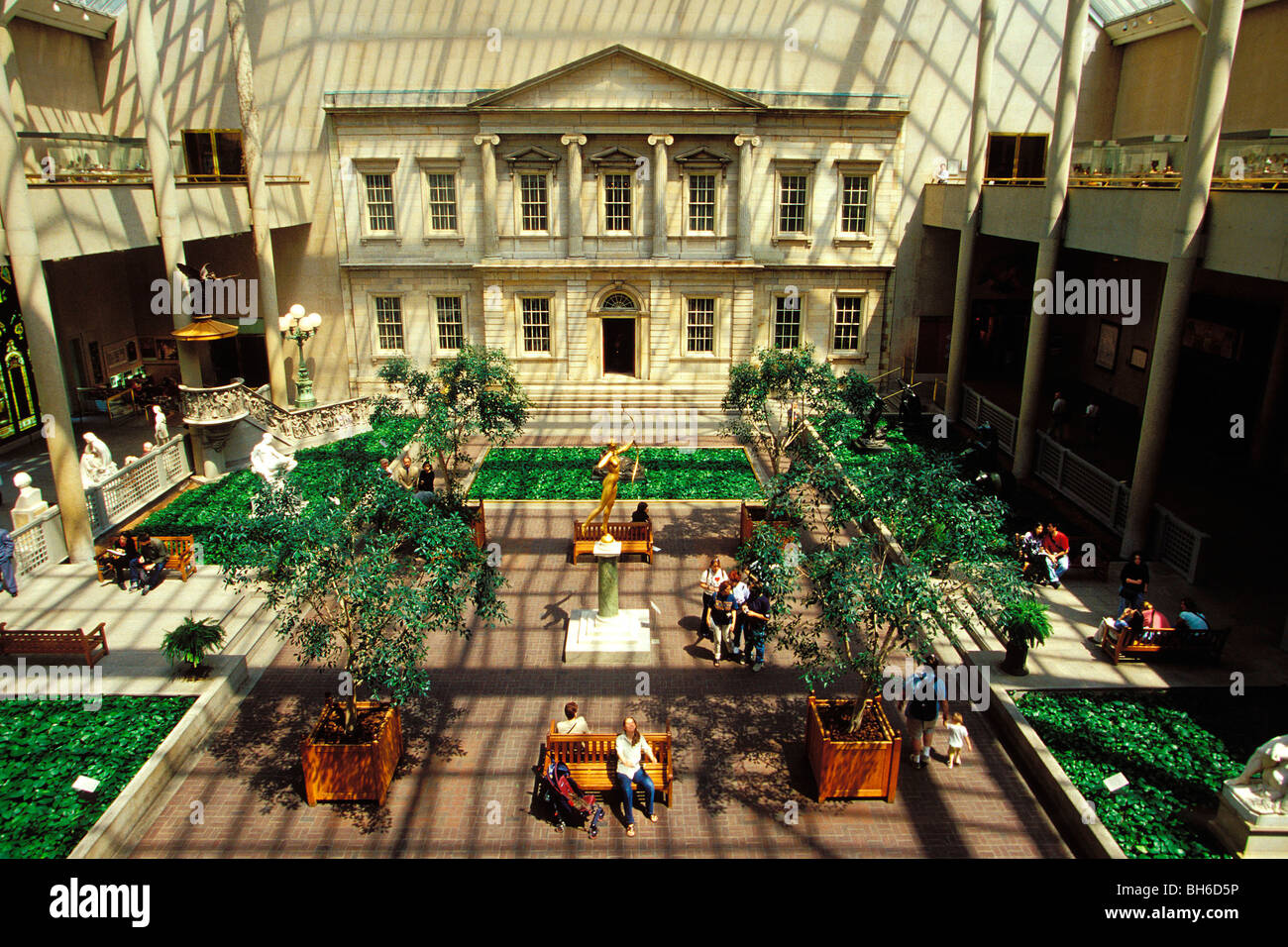 Giardino interno, Engelhard corte, Metropolitan Museum of Art, Manhattan, New York, Stati Uniti d'America Foto Stock