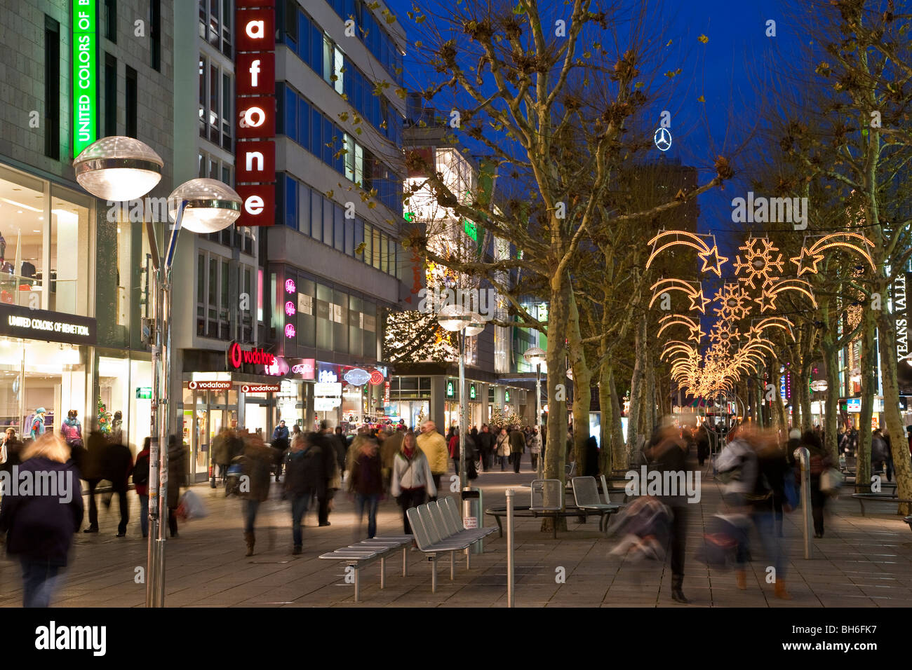 KOENIGSTRASSE STREET, zona pedonale, il tempo di Natale, Stoccarda Baden Wuerttemberg, Germania Foto Stock