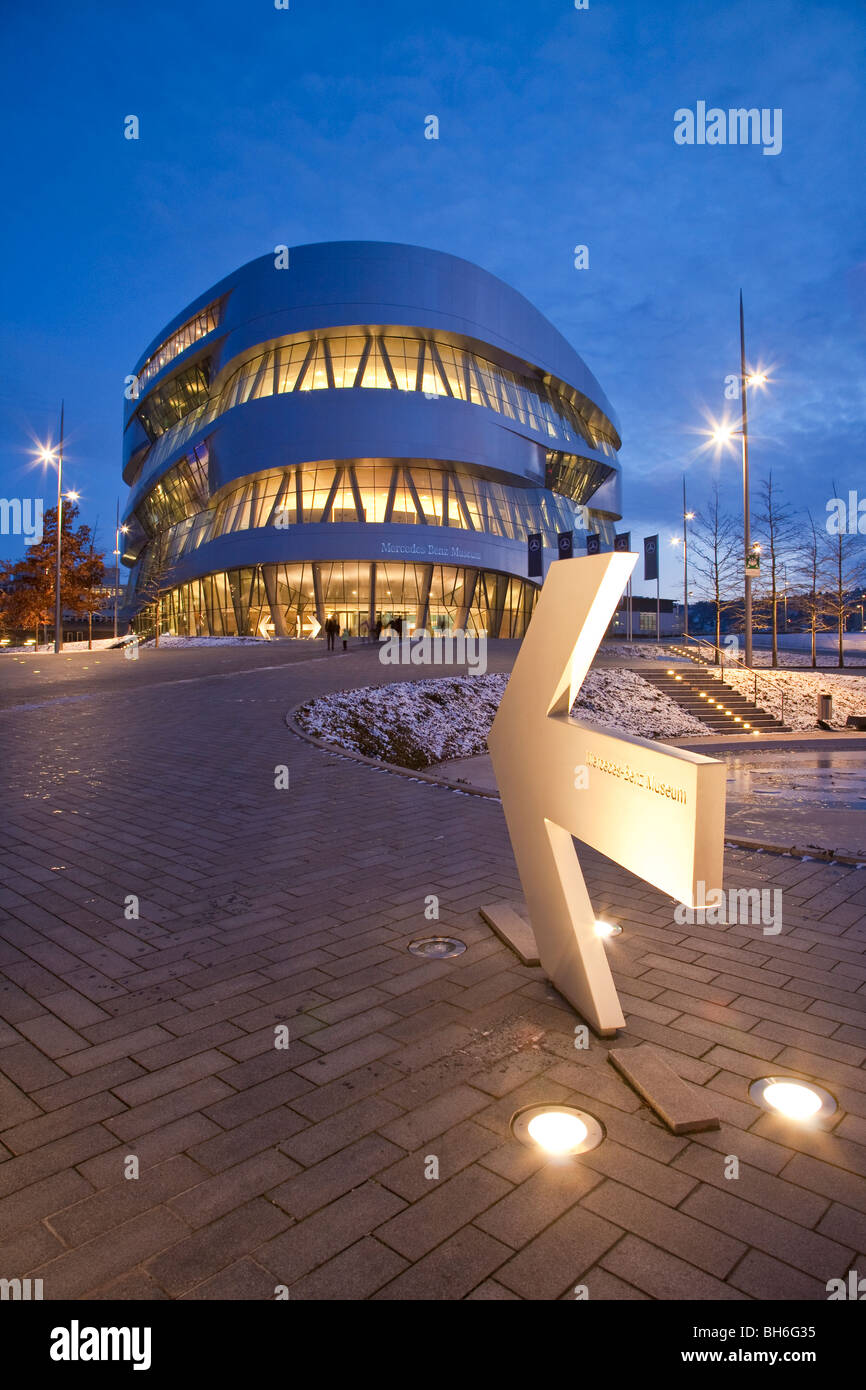 MERCEDES BENZ MUSEUM, ALBERO DI NATALE, Stoccarda, Baden Wuerttemberg, Germania Foto Stock