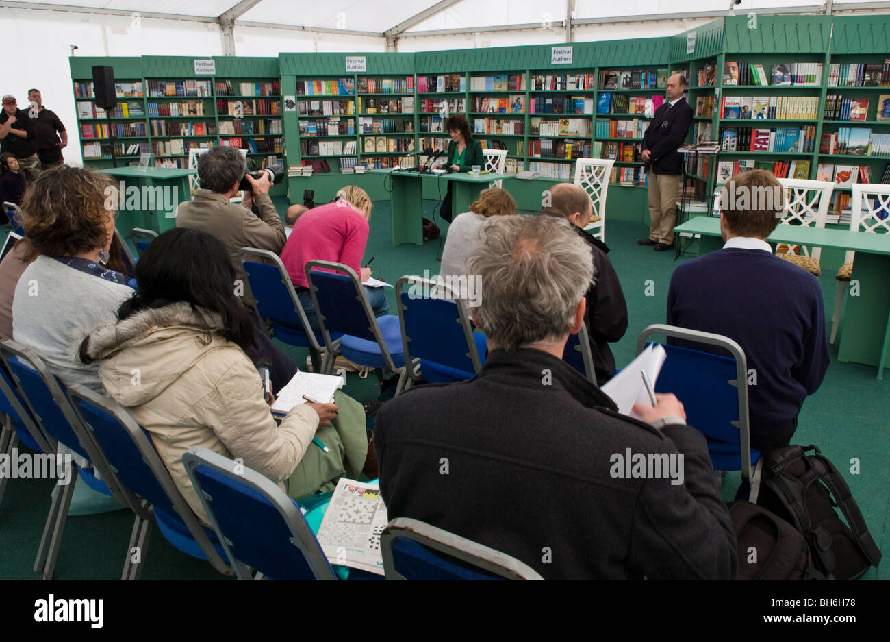 Ruth Padel raffigurato nella conferenza stampa circa le sue dimissioni come docente di poesia all Università di Oxford tenutasi a Hay Festival Foto Stock