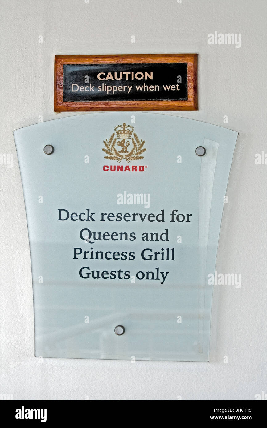 Ponte riservato per la principessa e la Regina's Grill i clienti su Cunard navi da crociera, in questo caso la Queen Mary 2 Foto Stock