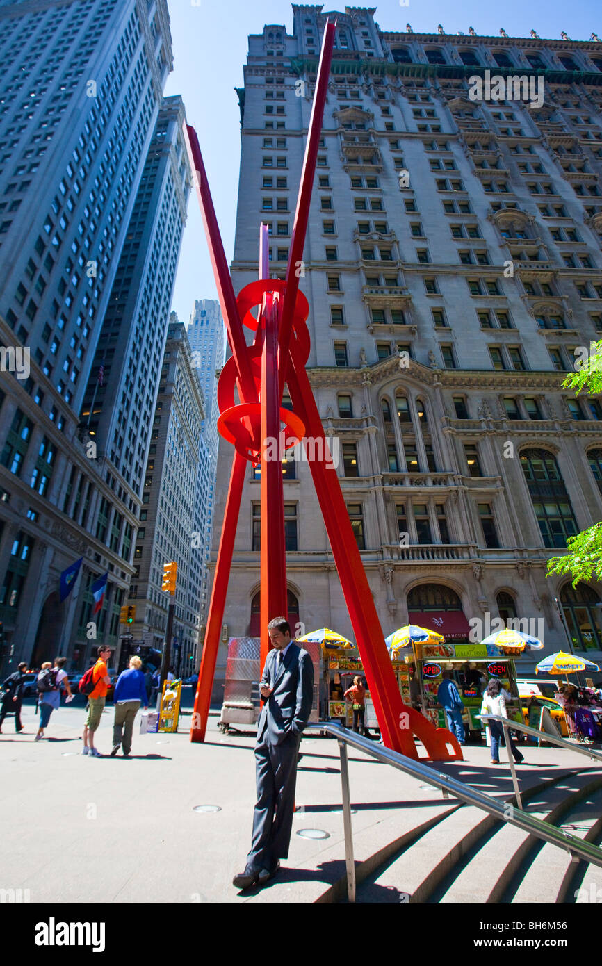 La Joie de Vivre scultura in Zuccotti Park o Liberty Plaza Park nel centro cittadino di Manhattan, NYC Foto Stock