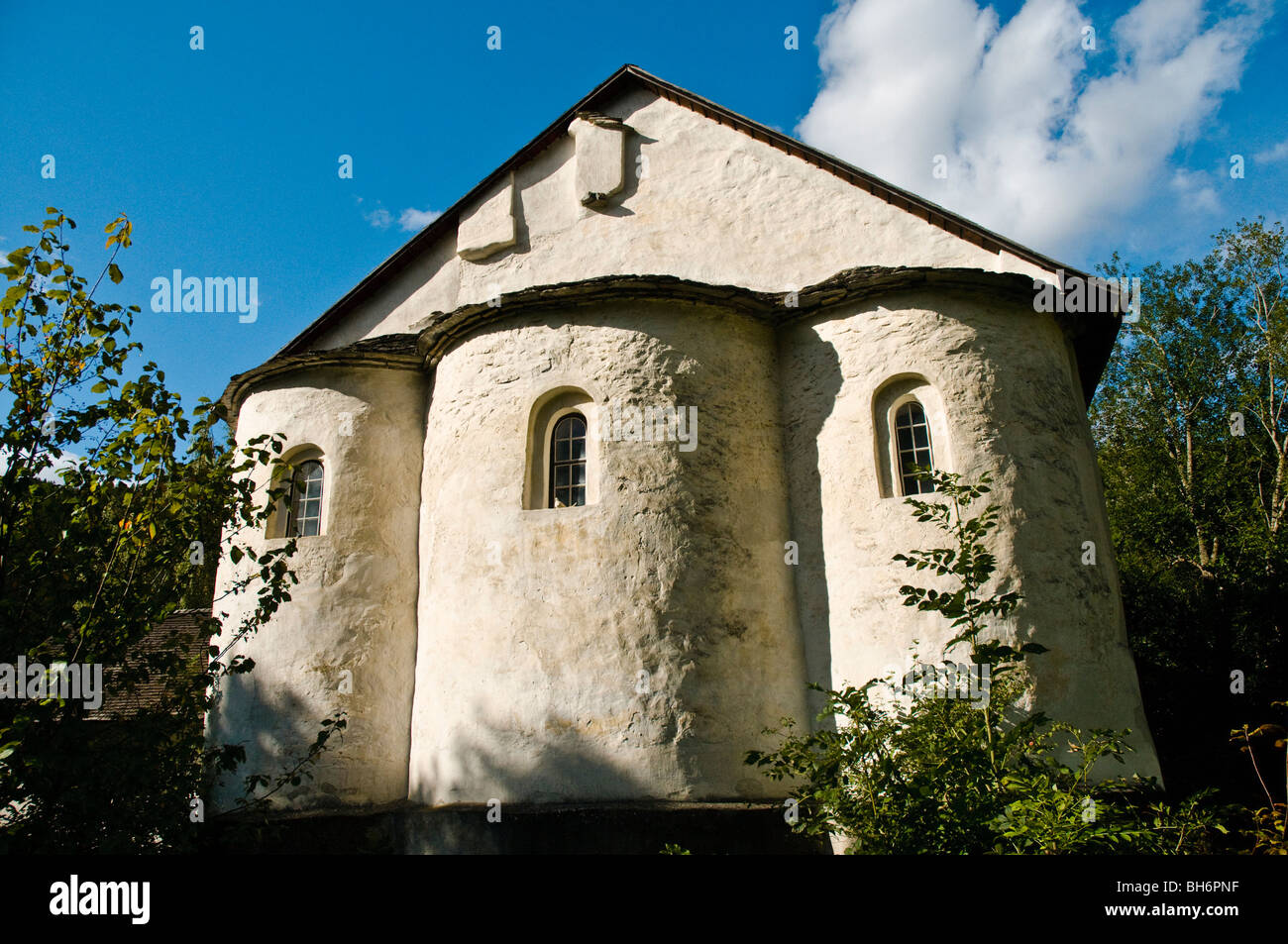 La carolingia (9° secolo) e la chiesa di San Pietro a Mistail nella Valle dell Albula, Grigioni, Svizzera Foto Stock