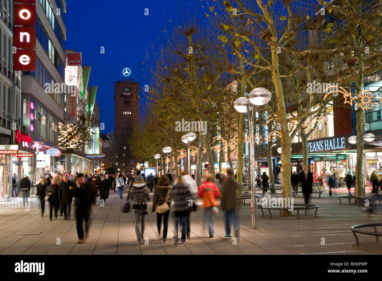 KOENIGSTRASSE STREET, zona pedonale, il tempo di Natale, Stoccarda, Baden Wuerttemberg, Germania Foto Stock