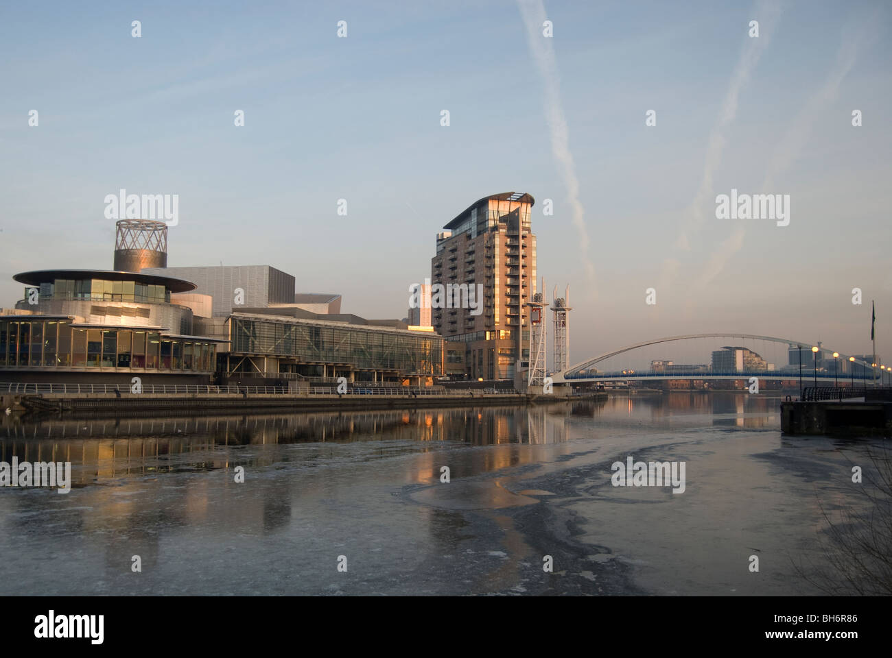 Salford Quays al tramonto in inverno, Greater Manchester REGNO UNITO Foto Stock