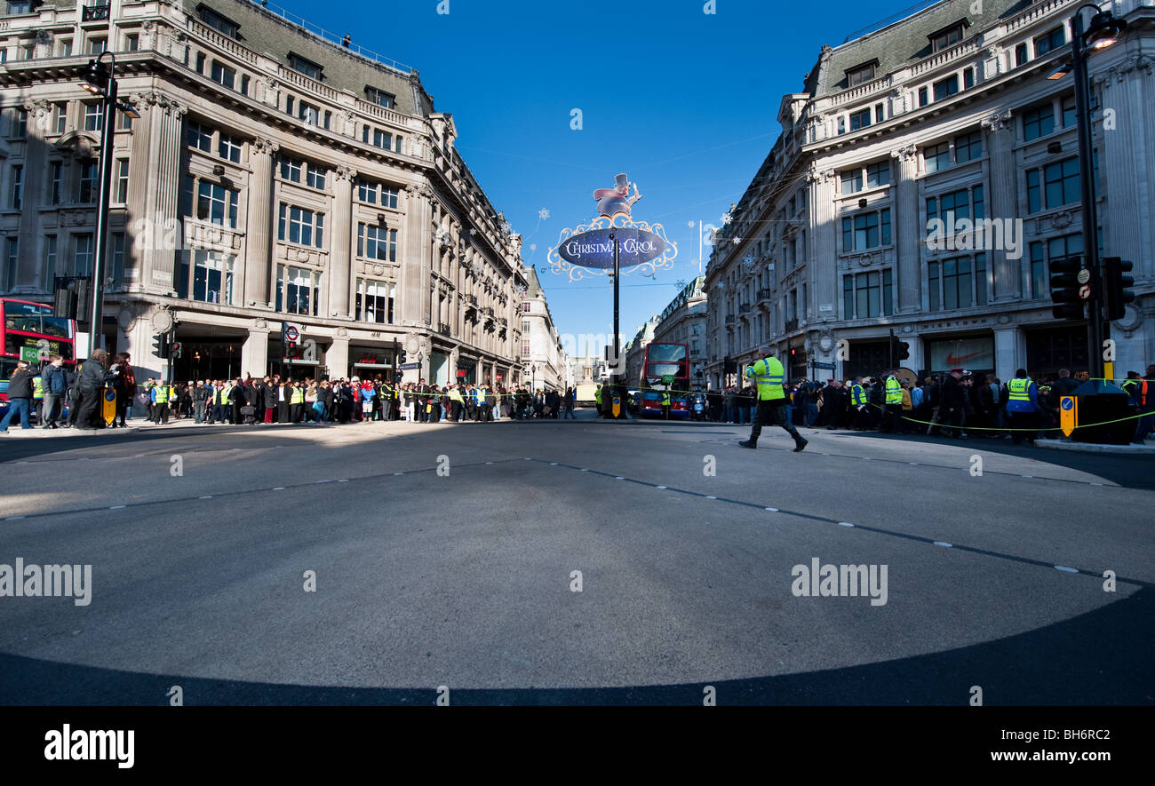 Il nuovo X attraversamento pedonale a Oxford Circus, Londra Foto Stock