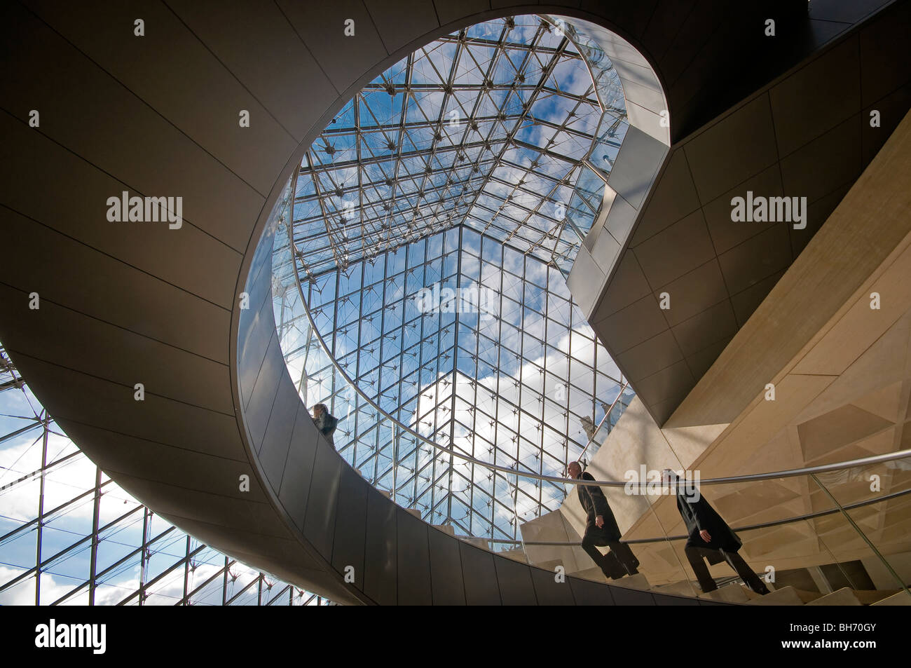 Piramide scale coppie del Louvre Francia Foto Stock