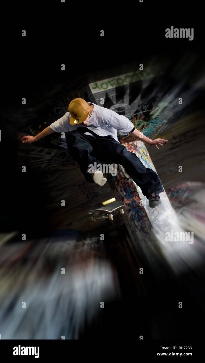 Lo skateboard sulla South Bank di Londra. Foto di Gordon Scammell Foto Stock