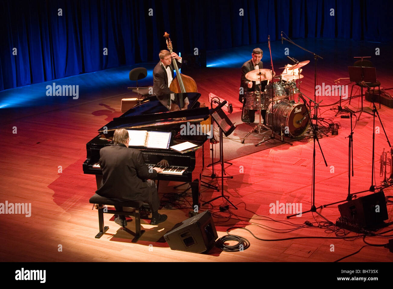 BUDAPEST - 30 dicembre: Benko Dixieland Band esegue sul palco a MuPa Foto Stock