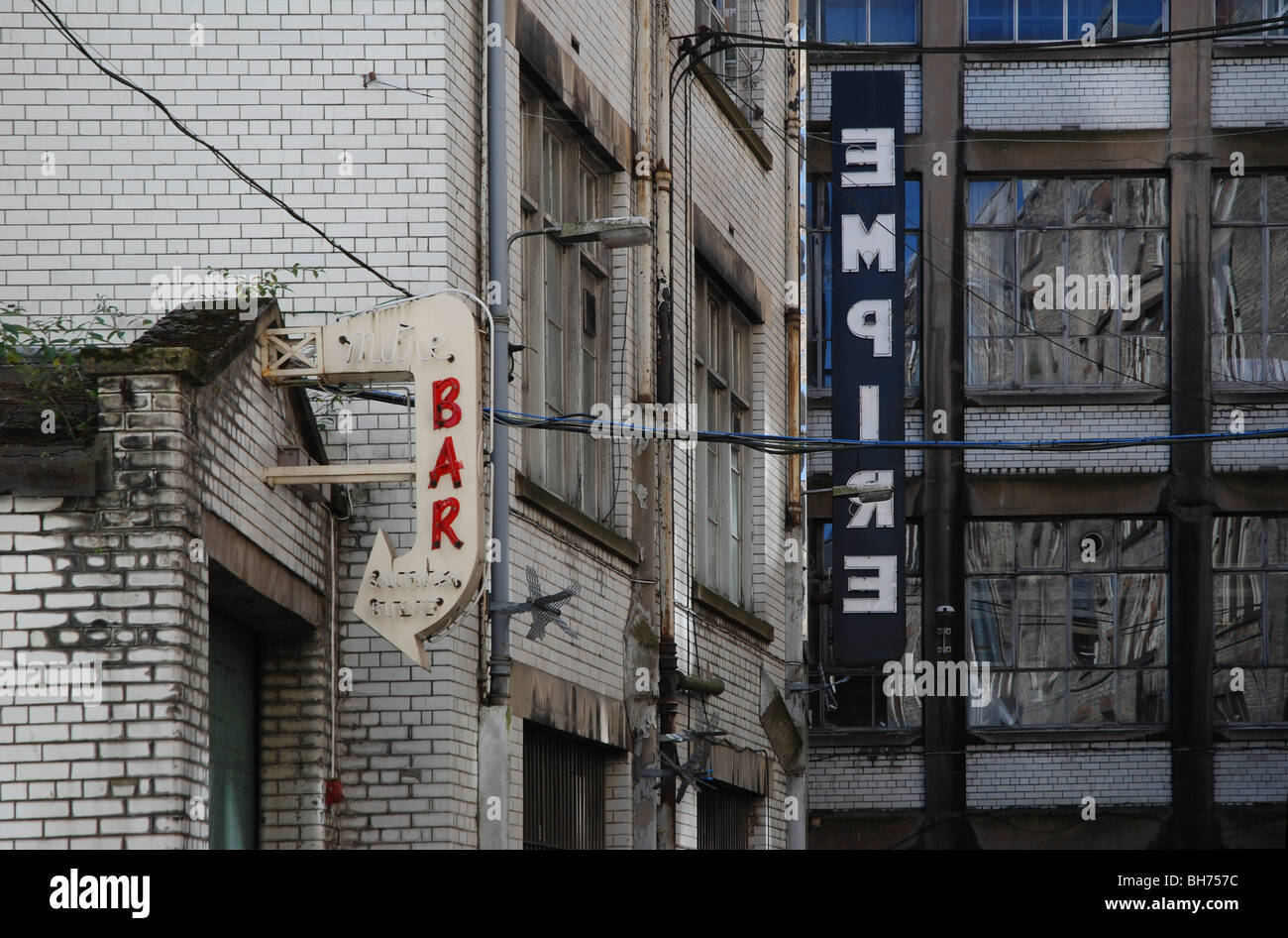 Segni in un vicolo a Glasgow Foto Stock