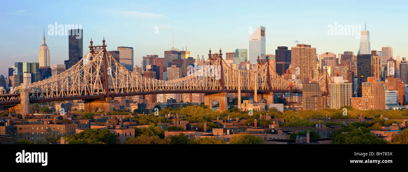 Stati Uniti d'America, New York City, Manhattan, vista panoramica del centro di Manhattan e il Queensboro Bridge Foto Stock