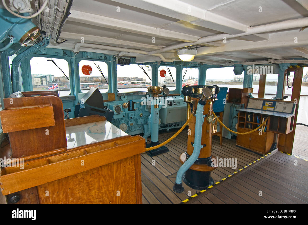 Il controllo e il punto di comando sulla barca di ponte del Royal Yacht Britannia SCO 5955 Foto Stock