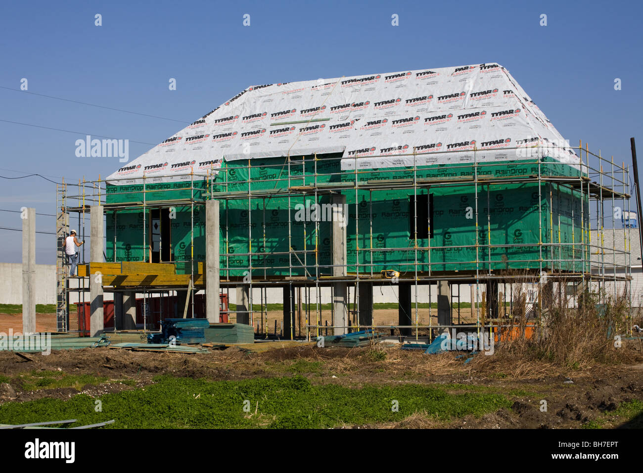 Case solari su palafitte costruite da Brad Pitt Make It Right Foundation nono inferiore Ward New Orleans, Louisiana Foto Stock