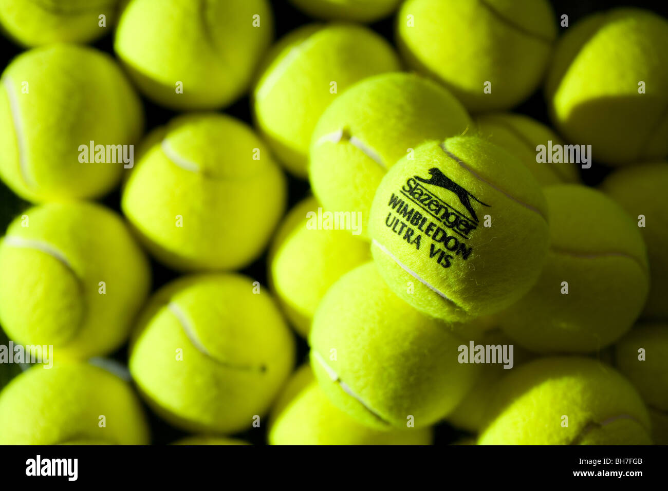 Slazenger Wimbledon palle da tennis. Foto di James Boardman Foto stock -  Alamy