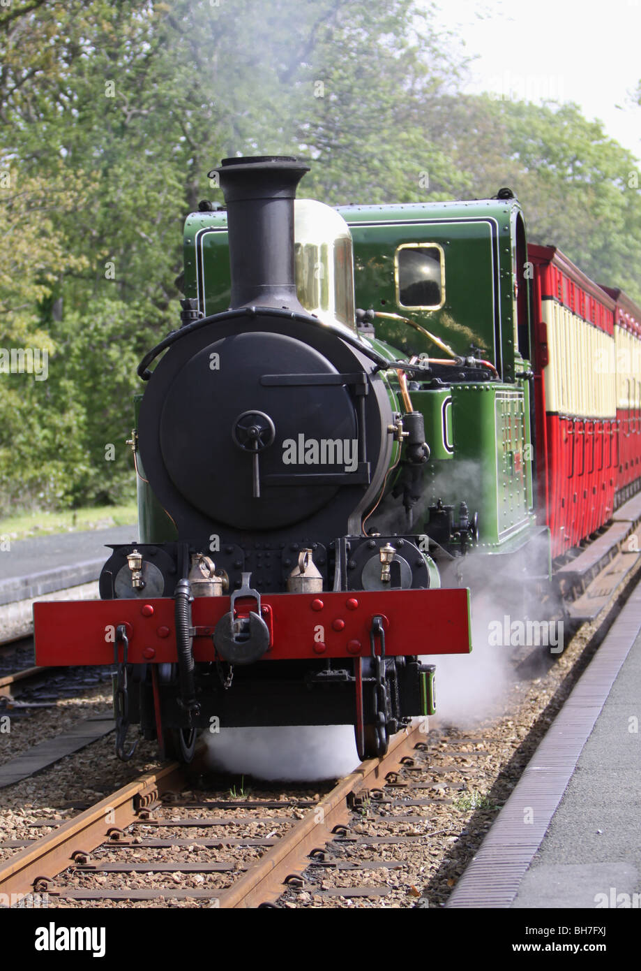 Treno a vapore verde stazione Castletown Isola di Man Foto Stock