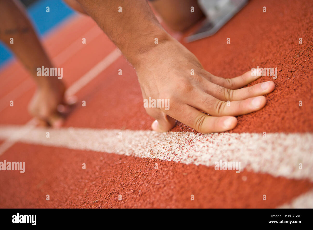 Olimpiadi, 2012, acceso, via, corsie, atletica, sport, mani, via, campo a partire, blocchi, sport, bitte, mani Foto Stock