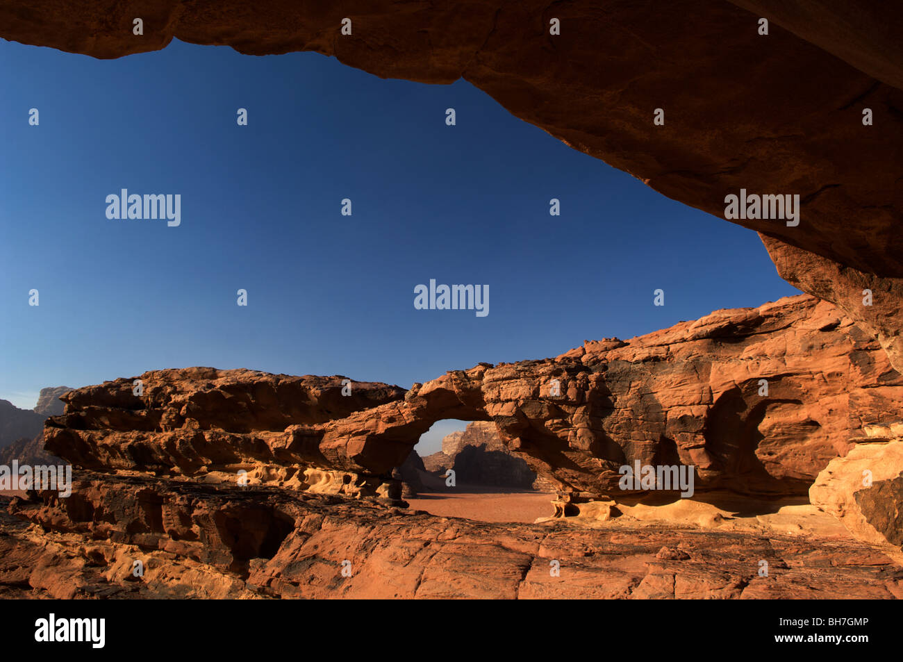 Il Wadi Rum, dove il deserto spettacolari scene di David Lean epico film 'Lawrence d'Arabia' sono state filmate, Giordania Meridionale Foto Stock