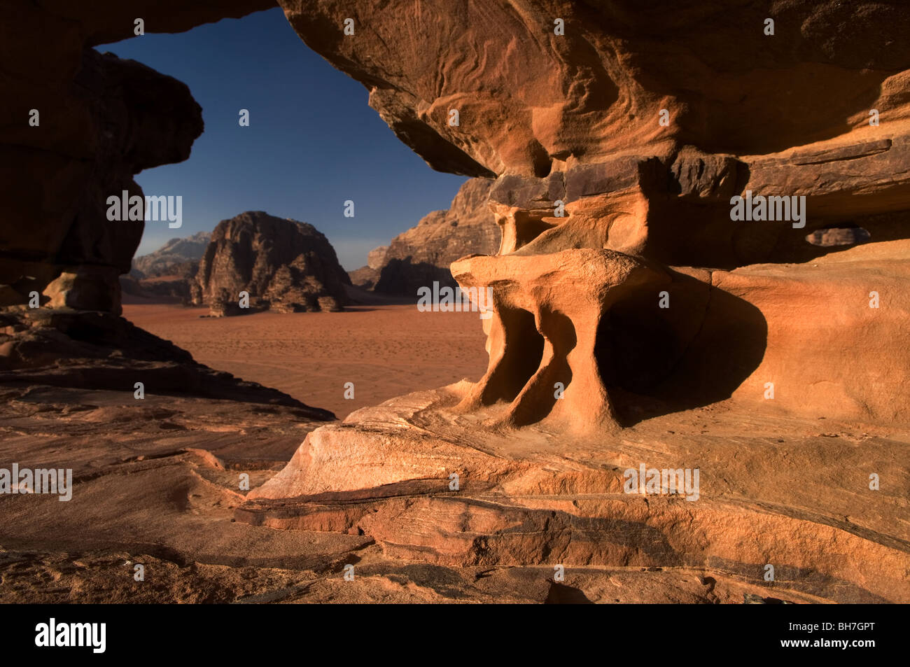 Il Wadi Rum, dove il deserto spettacolari scene di David Lean epico film 'Lawrence d'Arabia' sono state filmate, Giordania Meridionale Foto Stock