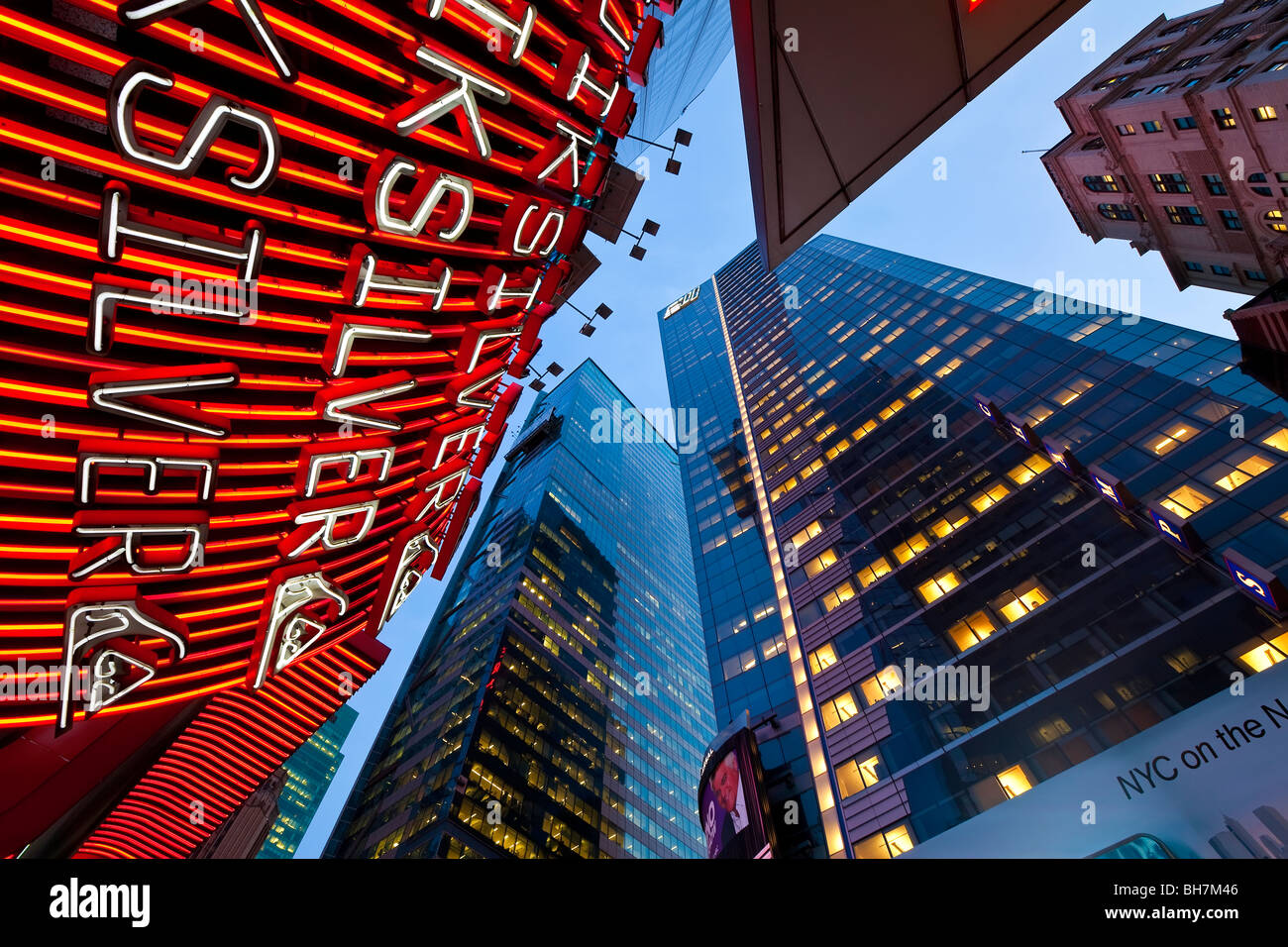 Stati Uniti d'America, New York City, Manhattan, Times Square, le luci al neon di 42nd Street Foto Stock