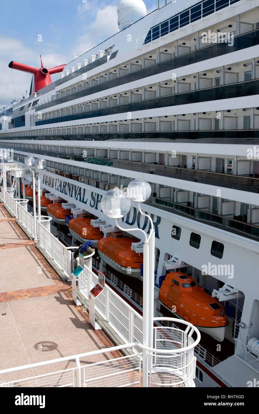 Nave da crociera Carnival Splendor ancorata al Canada Place, Vancouver Foto Stock