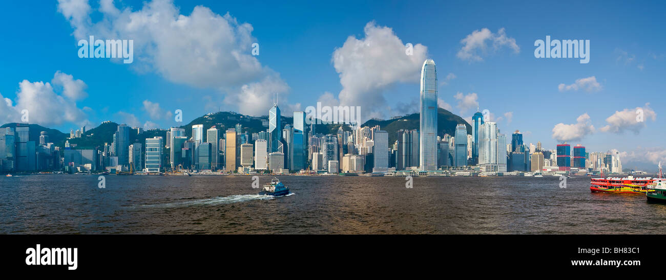 Skyline di Central, Isola di Hong Kong, dal Victoria Harbour, Hong Kong, Cina, Asia Foto Stock