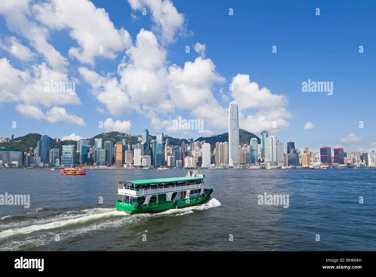 Skyline di Central, Isola di Hong Kong, dal Victoria Harbour, Hong Kong, Cina, Asia Foto Stock