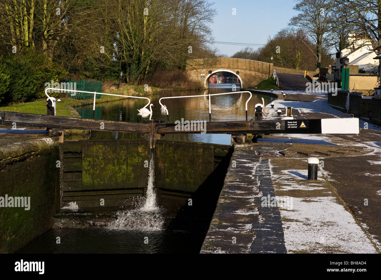 Chiuso i cancelli di bloccaggio sul Grand Union Canal Cowley Middlesex West London REGNO UNITO Foto Stock