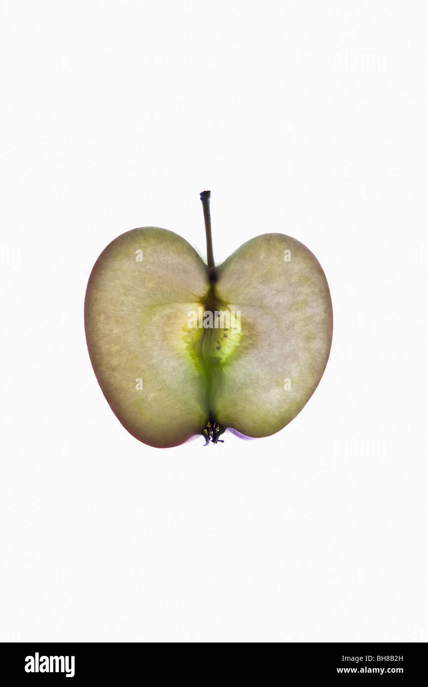 Una fetta di un organico di Apple su un lightbox Foto Stock