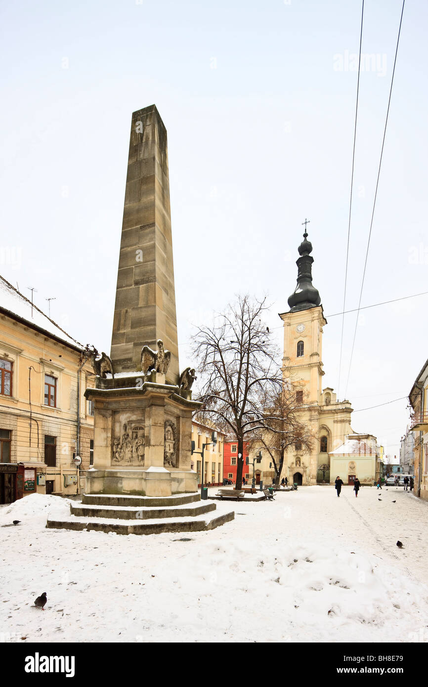 Carolina monumento e chiesa francescana in Piata Muzeului Cluj Napoca Romania Foto Stock
