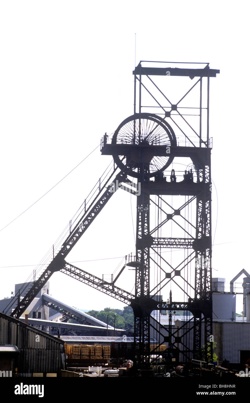Cefn Coed museo minerario, Crynant, Neath Valley, avvolgimento albero ingranaggio ingranaggio di testa Glamorgan Wales UK Welsh miniera di carbone miniere industrial Foto Stock