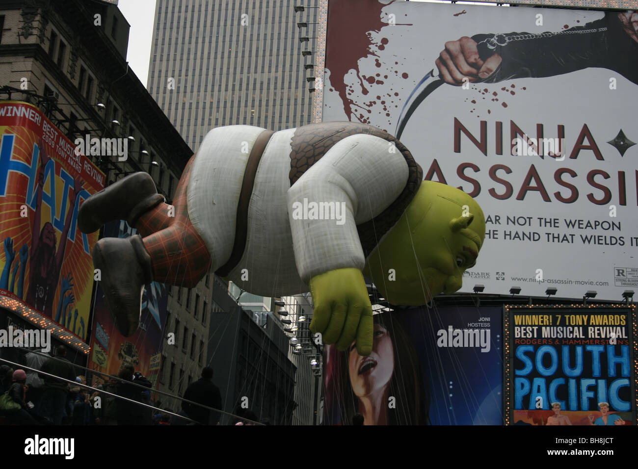 Il galleggiante passando attraverso il tempo la piazza al Macy's Thanksgiving Day Parade. Foto Stock