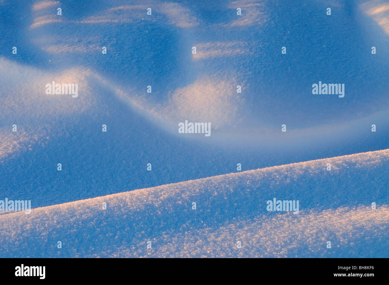 Cumuli di neve lungo la Baia di Hudson costa , Churchill, Manitoba, Canada Foto Stock