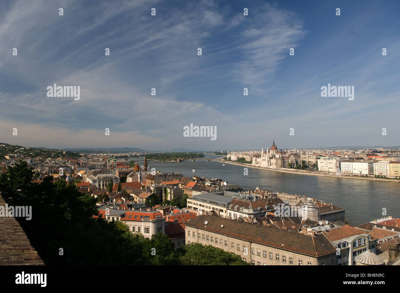 Vista da Buda a Pest, sul Danubio, Budapest, Ungheria Foto Stock