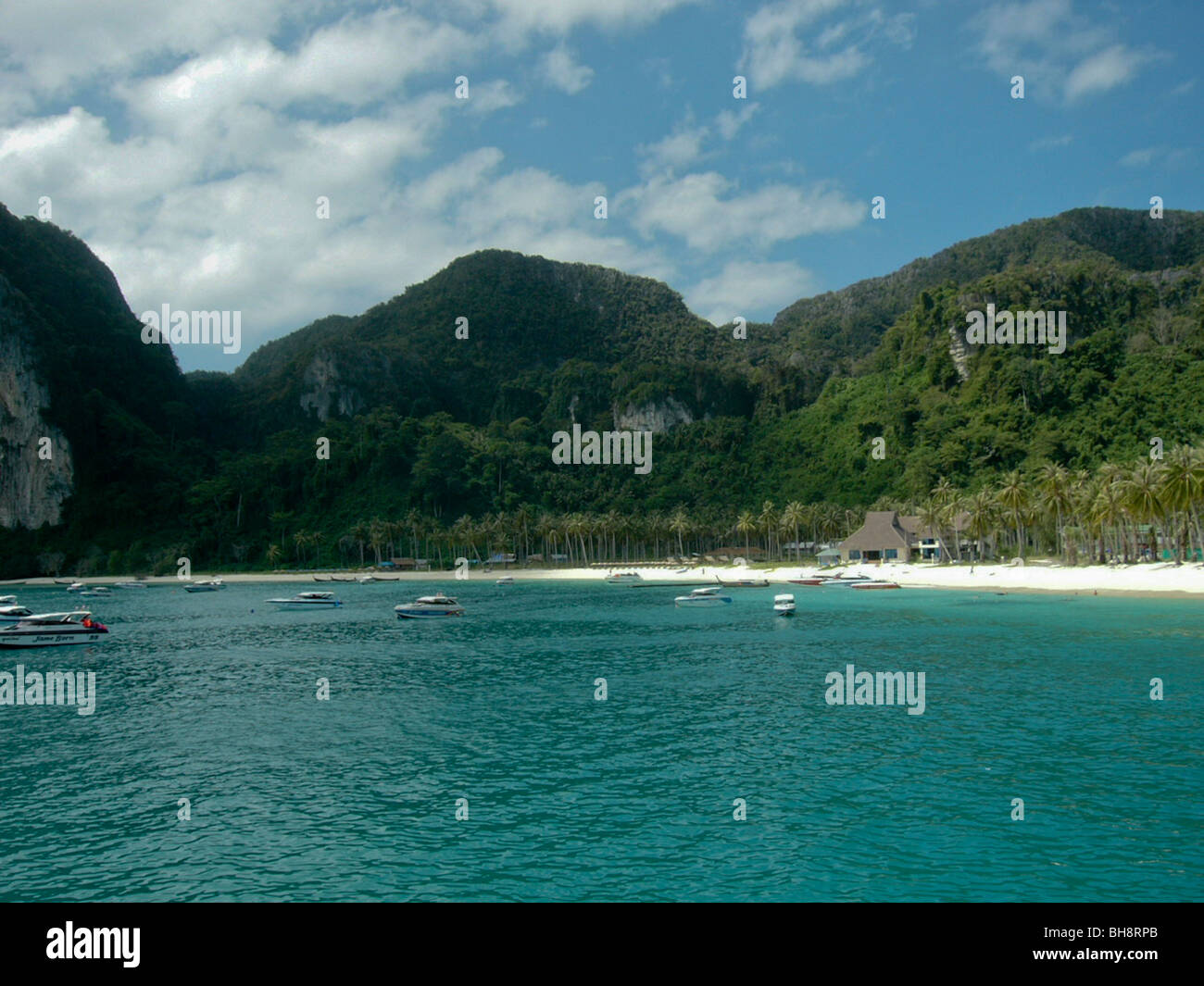 Ao Ton Sai (Ton Sai Bay), Ko Phi Phi Tailandia isole esotiche, montagna Paesaggi marini Foto Stock