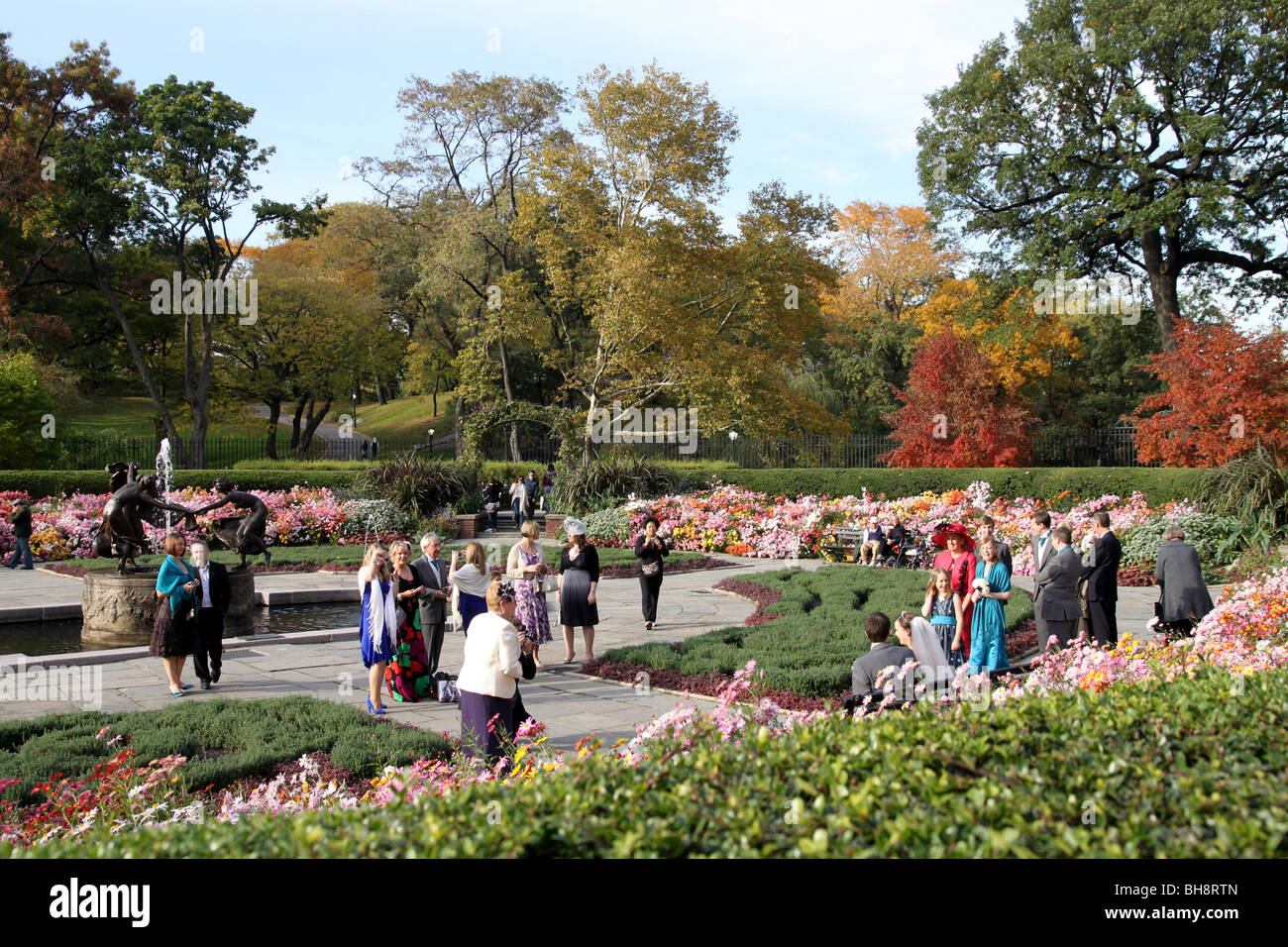 Festa di nozze in New York Central Park's Flower Garden Foto Stock