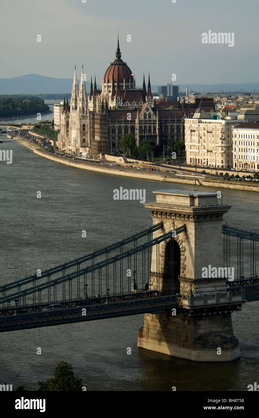 Il Ponte delle catene si estende il Danubio, Budapest, Ungheria Foto Stock