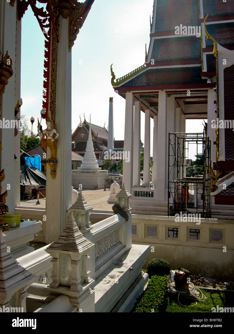 Bangkok, Thailandia, Wat Benchamabohit tempio, Vista esterna, Dettagli architettonici, portico anteriore Foto Stock