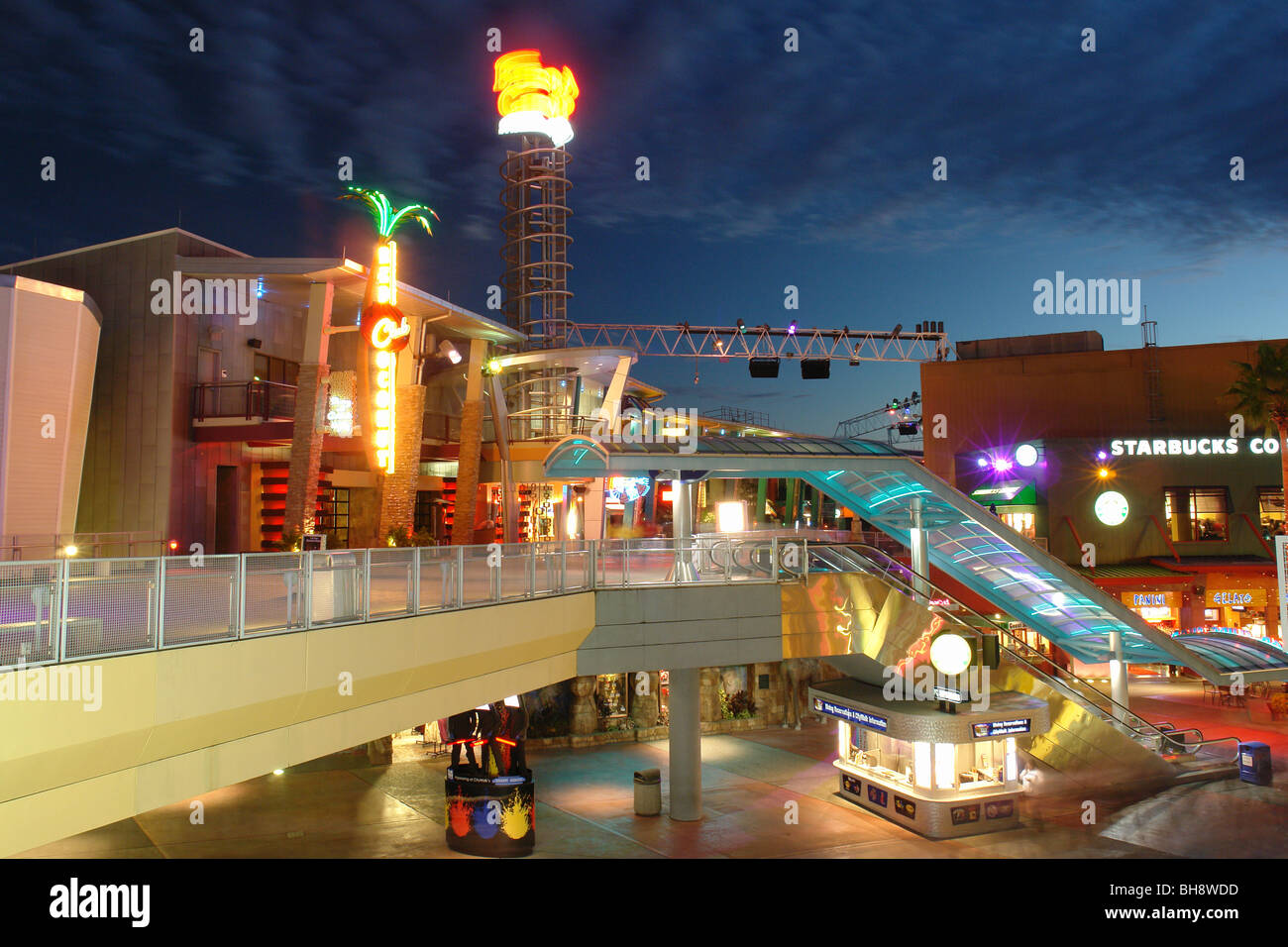 AJD64441, Orlando, FL, Florida, Universal Orlando Resort, città a piedi di sera, Foto Stock
