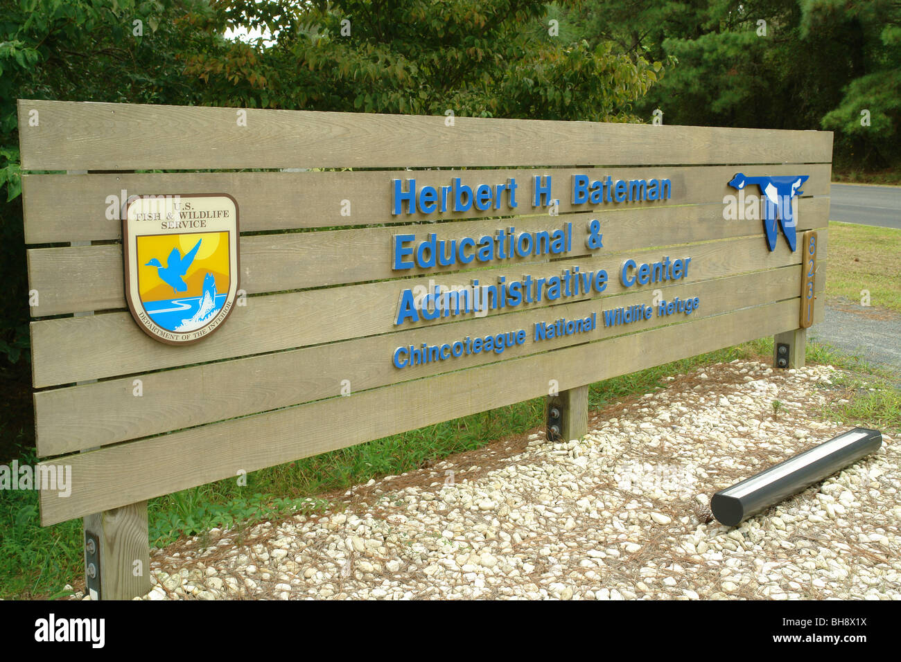 AJD64125, Chincoteague, VA, Virginia, Herbert H. Bateman Educazione & Centro Amministrativo, segno di ingresso Foto Stock