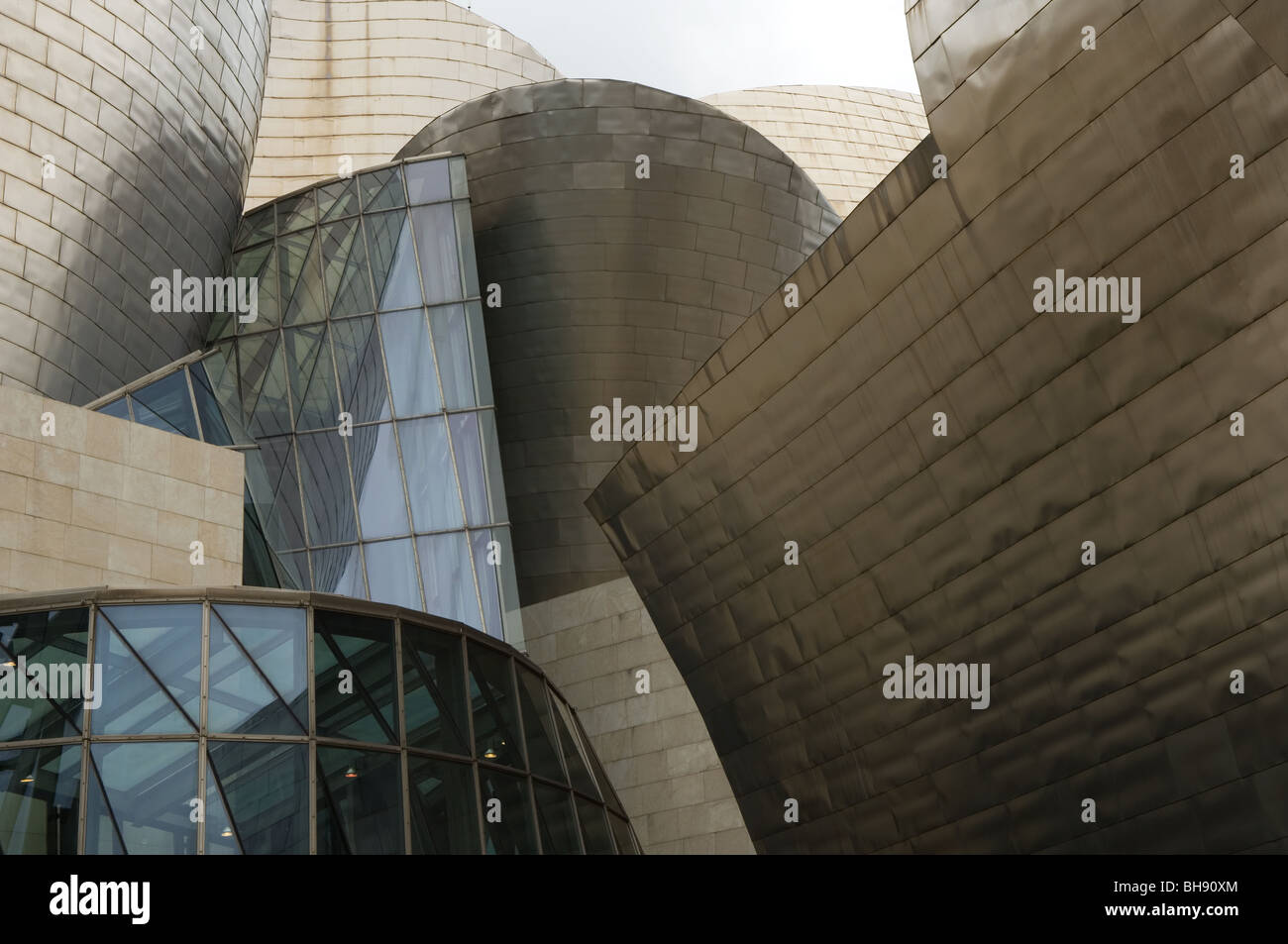 Il Guggenheim il museo di arte moderna, dall'architetto Frank Gehry, Bilbao, Pais Vasco, Spagna Foto Stock