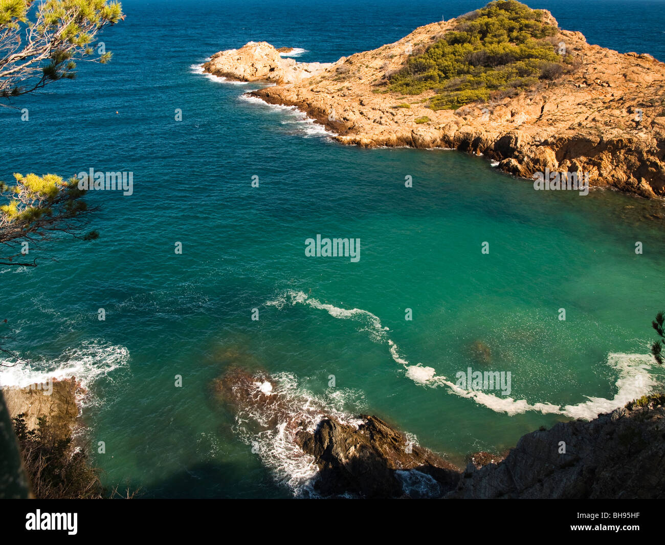 Rocce di costa di Sa Tuna, chiuso a Begur, Northen Spagna. Foto Stock